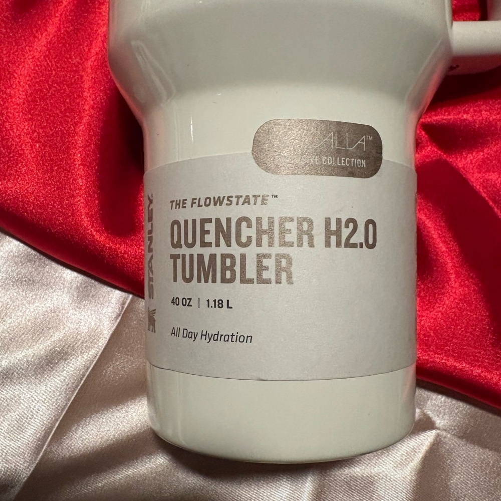 Stanley White Quencher H2.0 Tumbler 40 oz - Picture 3 of 12